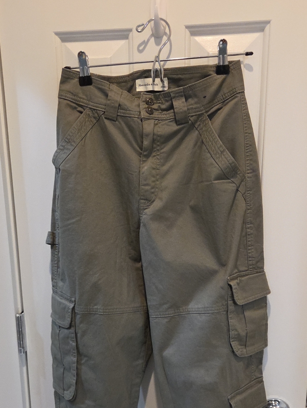 Abercrombie & Fitch Women's Relaxec Cargo Pants.